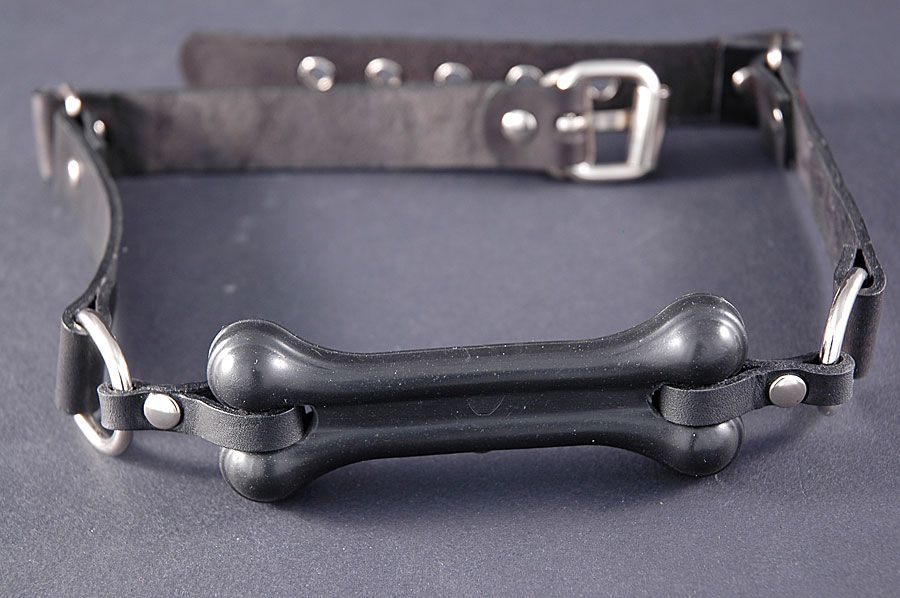 Чёрный трензель  Боун  с резиновой косточкой 