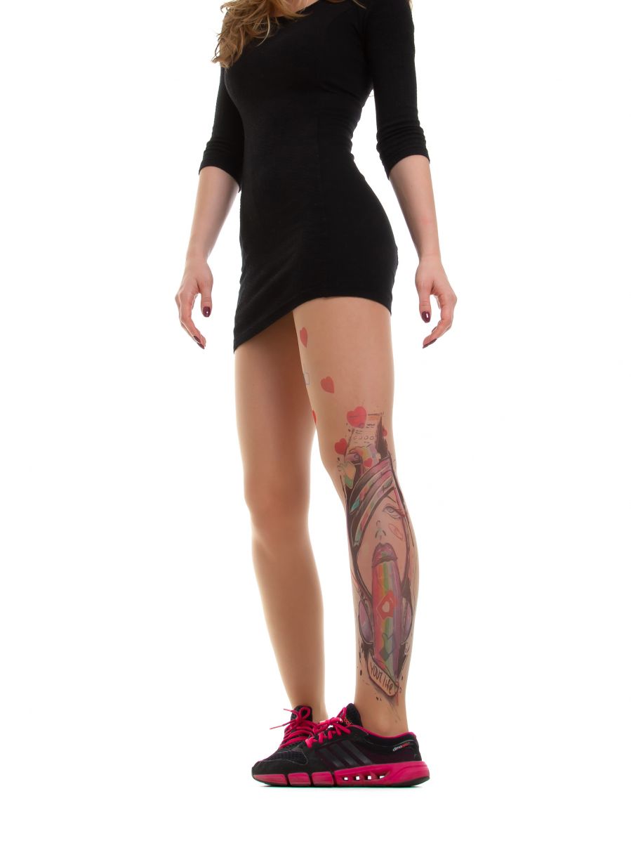 Телесные колготки с имитацией тату сбоку в виде инста-дивы